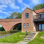 Shalom Whitby